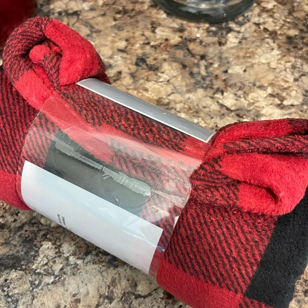 Comfort Bay Red and Black Plaid Soft Throw Blanket - Picture 2 of 5